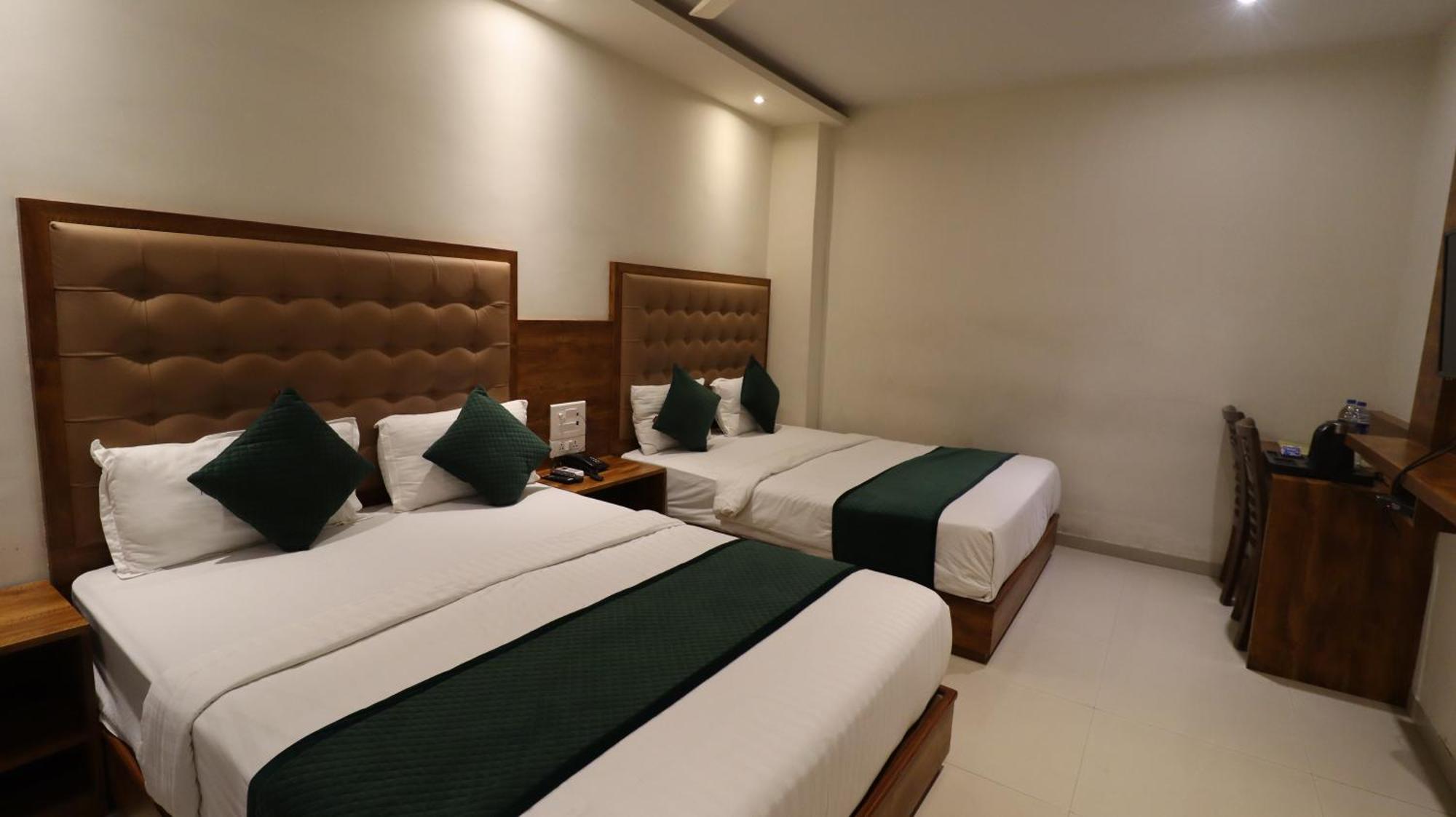 Hotel Bkc Garden - Near Us Embassy Bkc Мумбаи Экстерьер фото