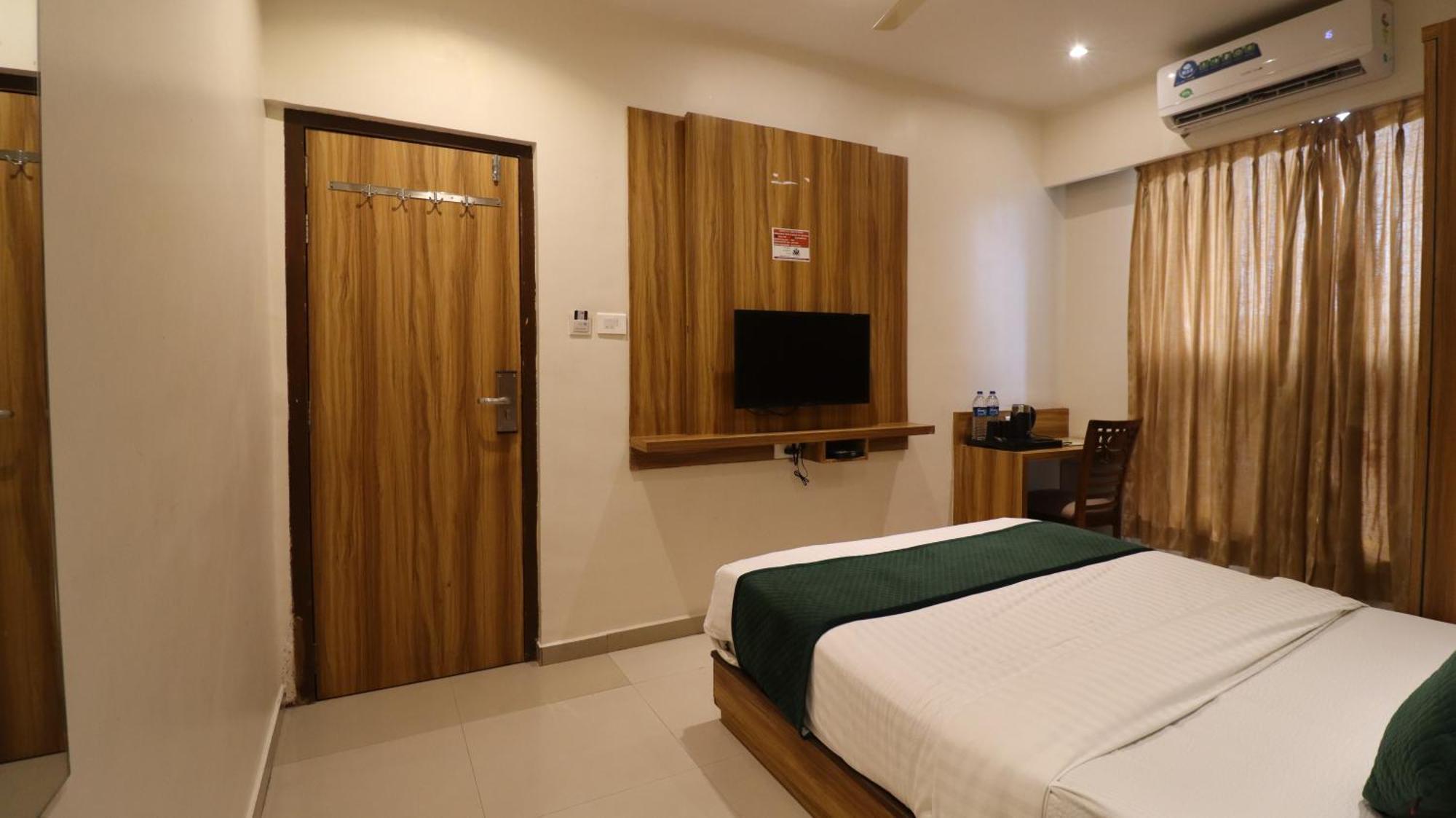 Hotel Bkc Garden - Near Us Embassy Bkc Мумбаи Экстерьер фото