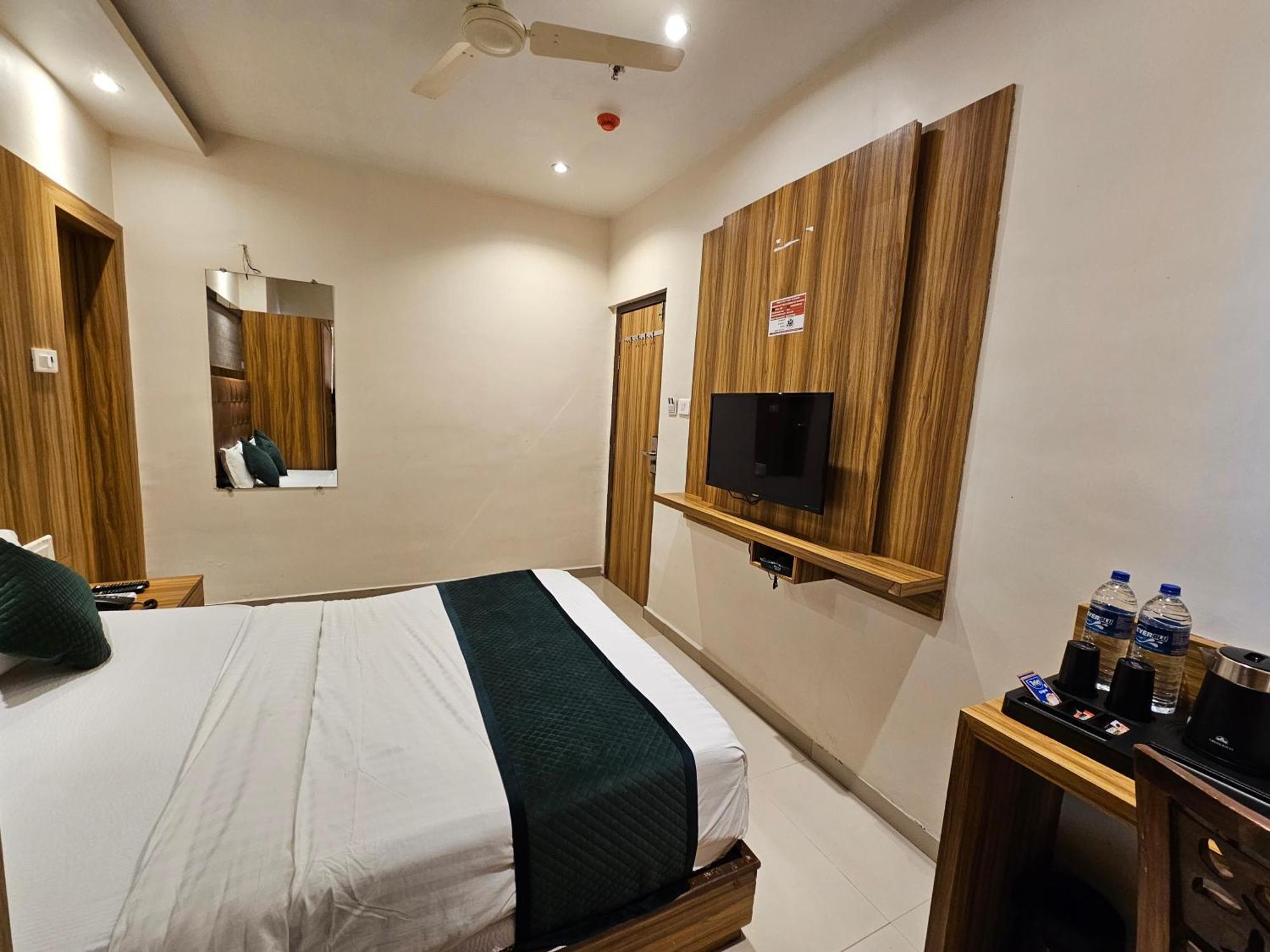 Hotel Bkc Garden - Near Us Embassy Bkc Мумбаи Экстерьер фото