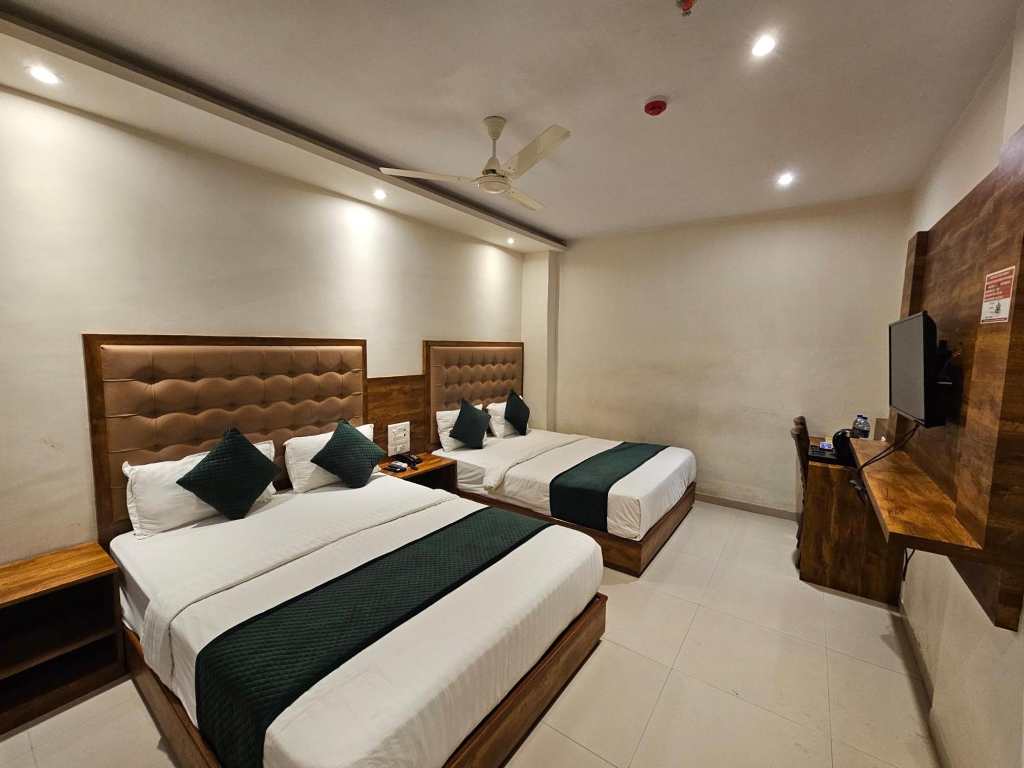 Hotel Bkc Garden - Near Us Embassy Bkc Мумбаи Экстерьер фото